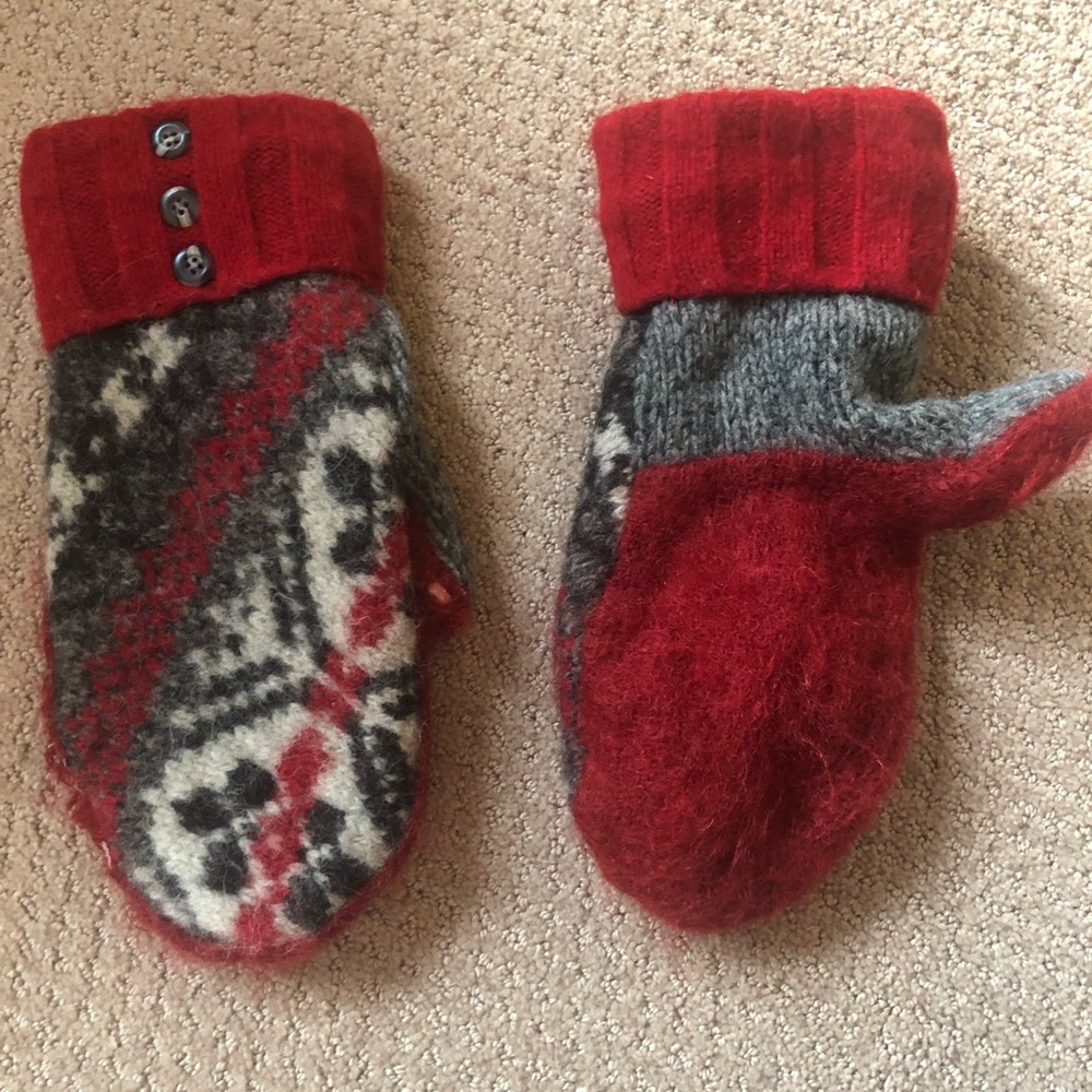Red mittens